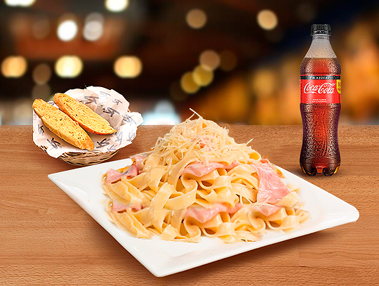 Fetuccini en a lo Alfredo + Gaseosa 1/2L